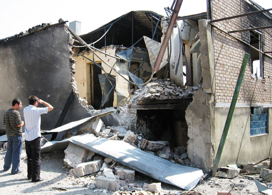 IRC surveys homes destroyed by recent bombings in Gori, Georgia.